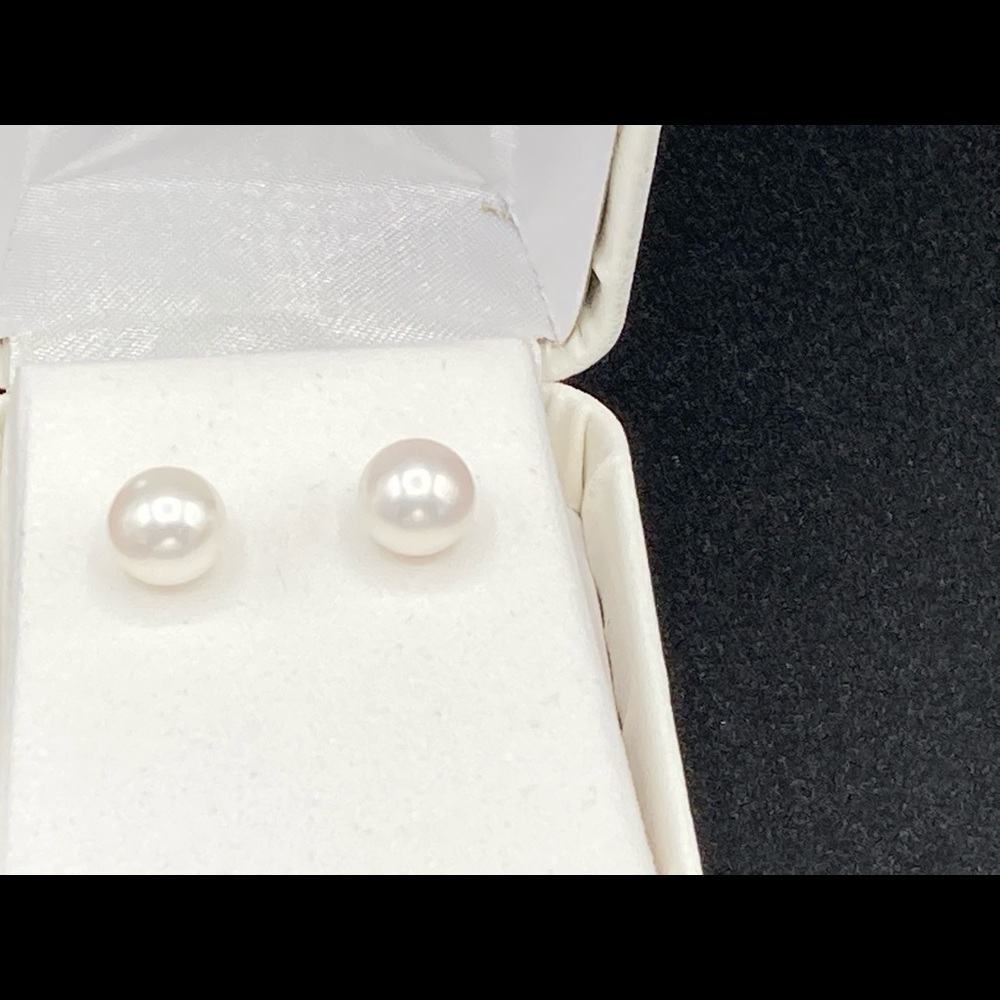 18k Yellow Gold Freshwater Pearl Stud Earrings 7mm